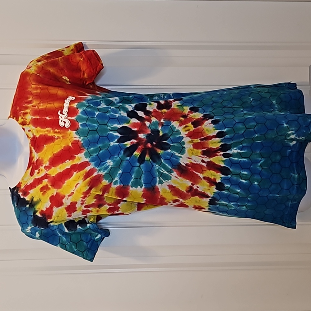 *NWOT* Honey Brand Co Honeycomb Tie Dye Short Sleeve Tshirt